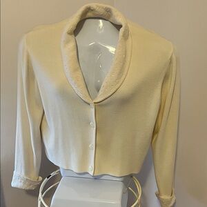 Vintage Chic Cream Cropped Cardigan with Textured Collar